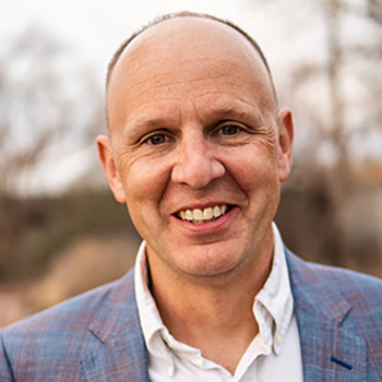 Abraham Nussbaum headshot